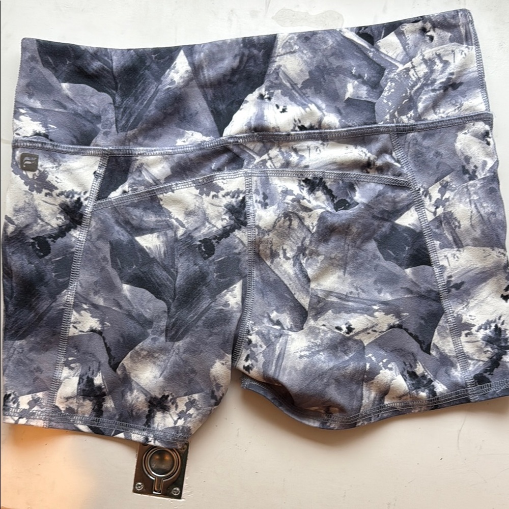 Fabletics Size Small Women's Gray Patterned Shorts - image 3